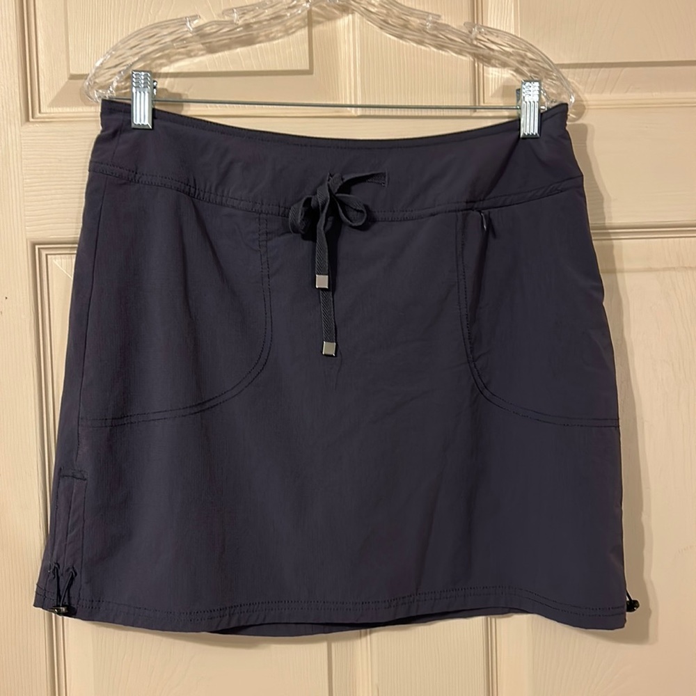 GreenTea Women's Skort in Dark Gray